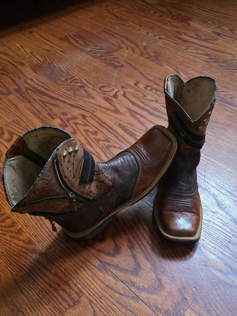 Ariat Women’s Size 7.5 Leather Square Toe Cowboy Boots Zipper Studded Distressed - Picture 15 of 16